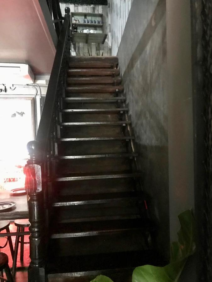Tang House Pansiyon Bangkok Dış mekan fotoğraf